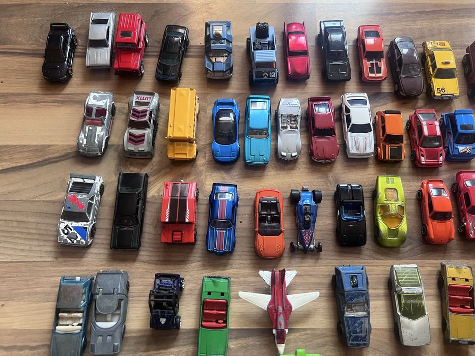 Метални колички мачбокс и hotwheels