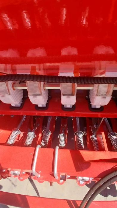 Semanatoare de paioase grau, rapita, lucerna seminte mici cu fertilizare Sakalak