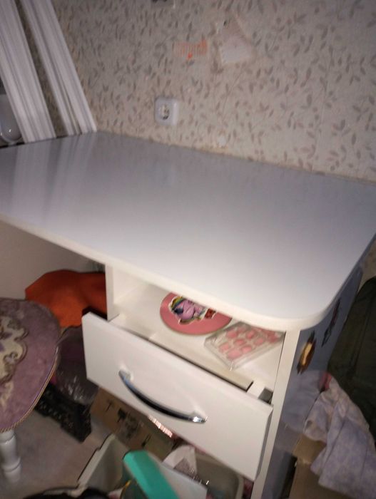 Стол письменный..