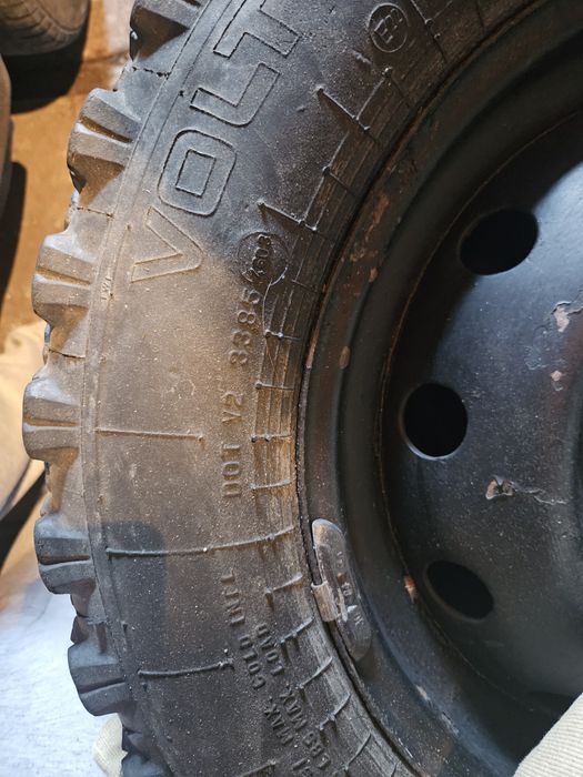 Гуми  ВЛИ-5 с джанти за Нива