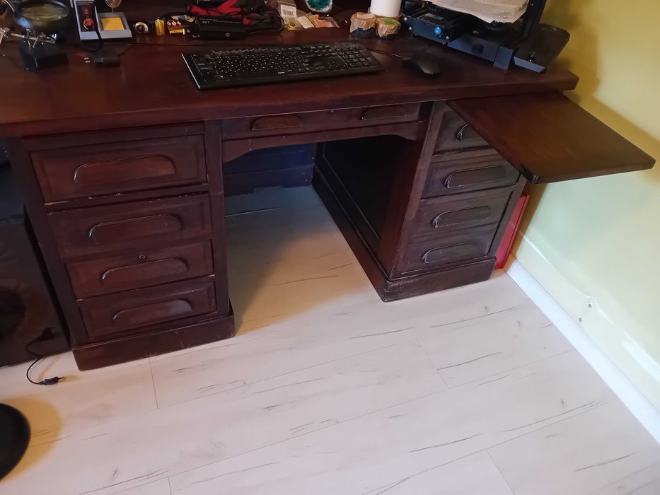 Викторианско масивно бюро от дъб