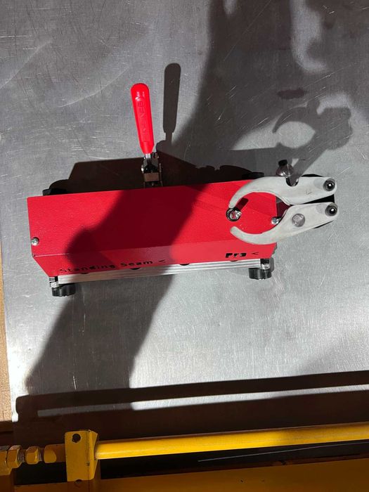 Машина за закопчаване на шлайбах нова