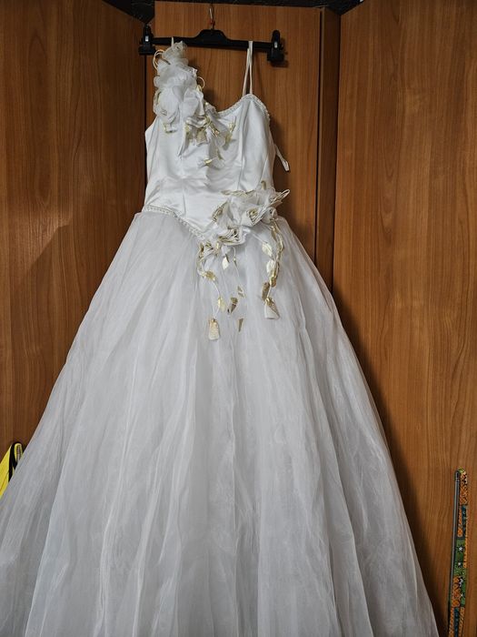 Платье свадебное .