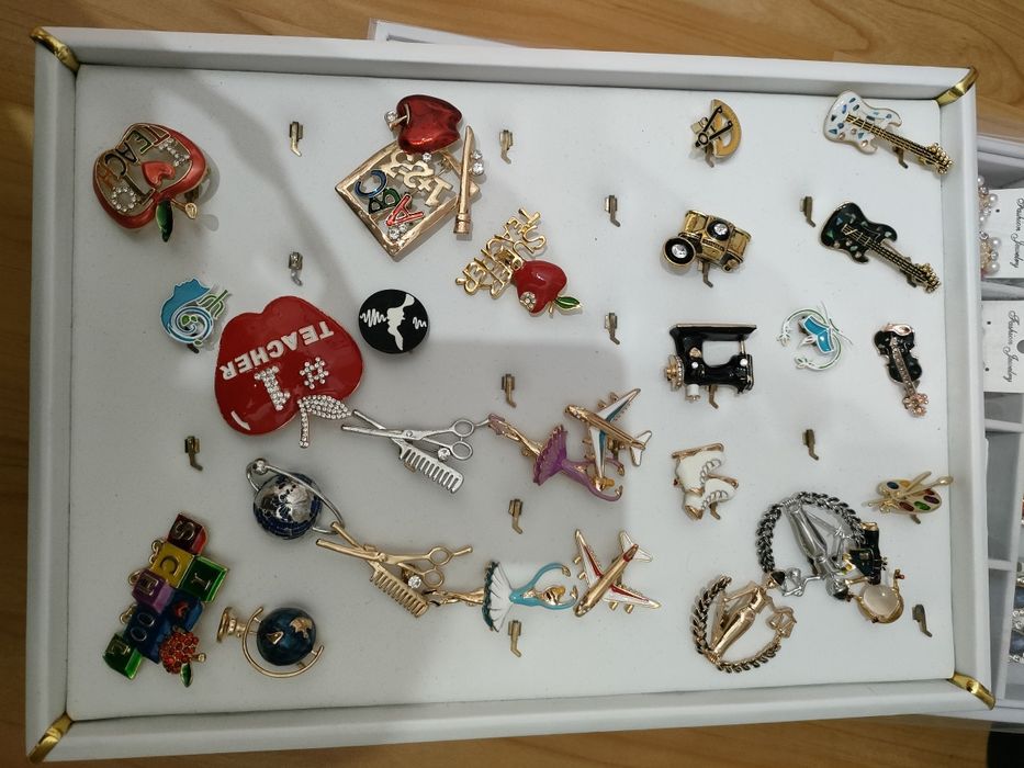 Ручки сувениры брошки подарки