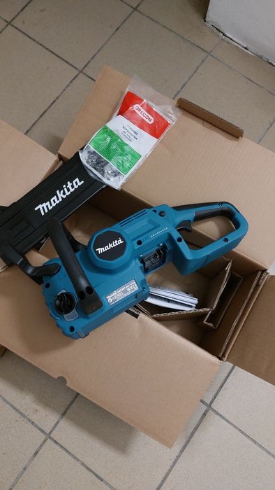 Drujbă cu acumulator Makita DUC254Z