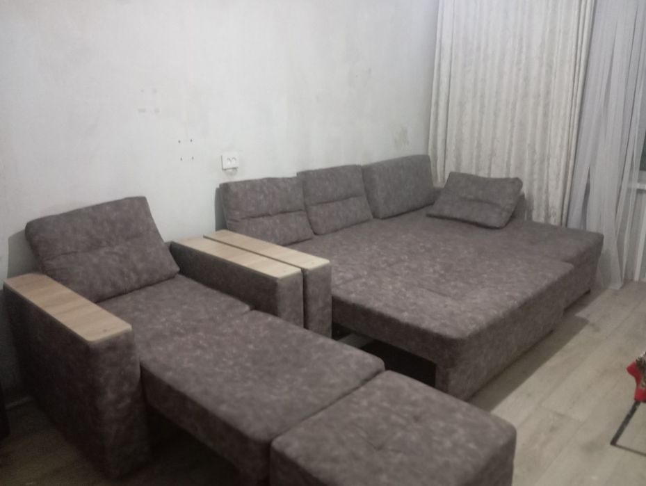 Мебель почти новая.