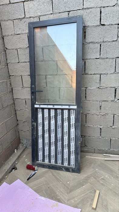 Пластикова дверь