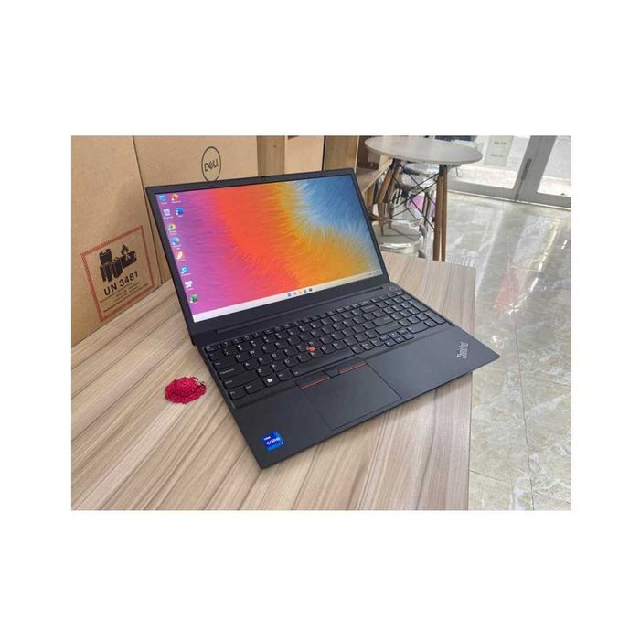 Laptop Business Lenovo Thinkpad E15 i7-1165G7 4.70GHz 16GB DDR4 3200Mhz SSD 512GB SK Hynix - Windows / Office - tastatura numerica