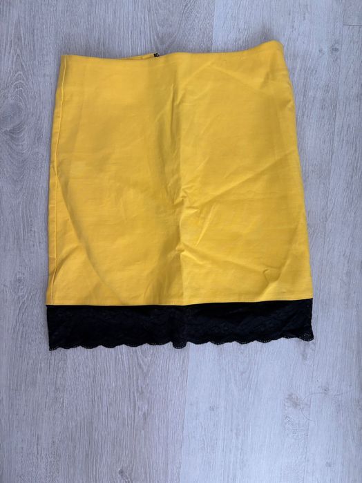 Пола с дантела носена веднъж