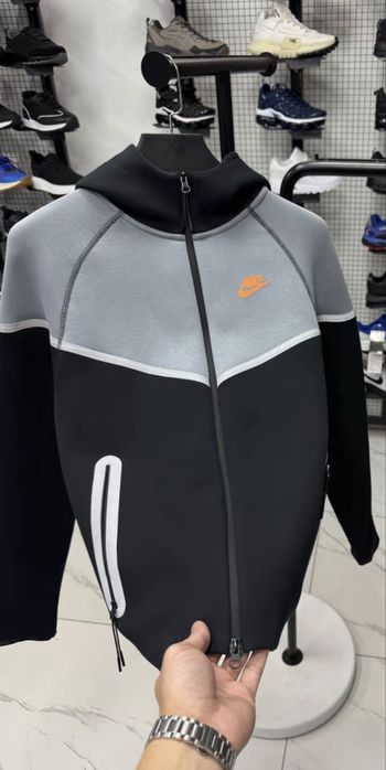 Черно-серая зипка Nike Tech Fleece