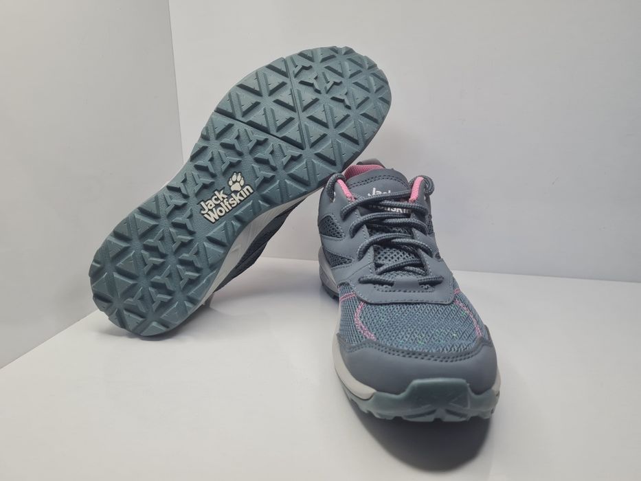 Маратонки Jack Wolfskin 

Чисто нови с кутия.

Размер 40.5 стелка 25.5