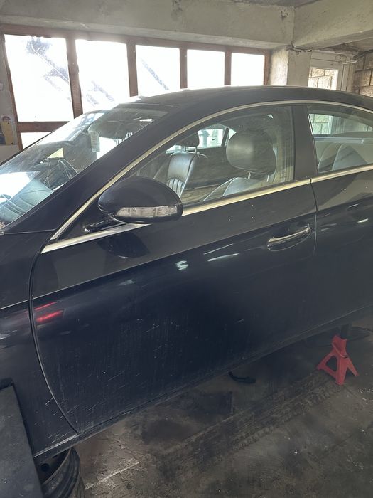 Предна лява врата mercedes cls w219