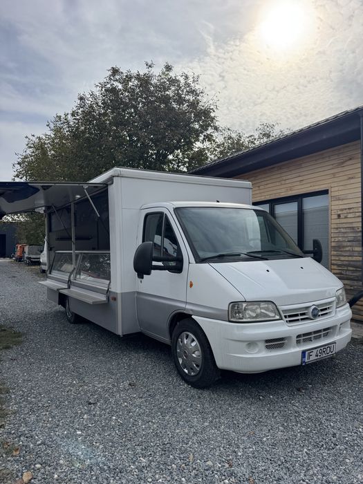 Foodtruck imbiss - restaurant stradal