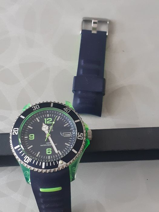 Продам часы  ICE watch  б/у.