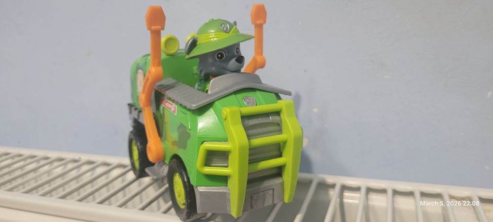 Set de joaca Rocky Cercetas si masina de reciclare Patrula Catelusilor