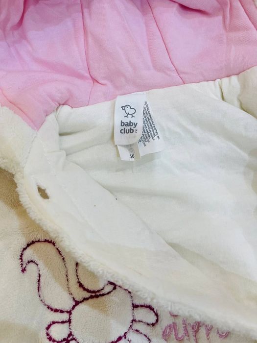 На девочку тёплый