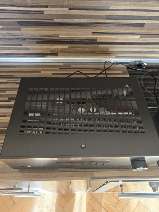 Продавам ресивър Yamaha R-S202D