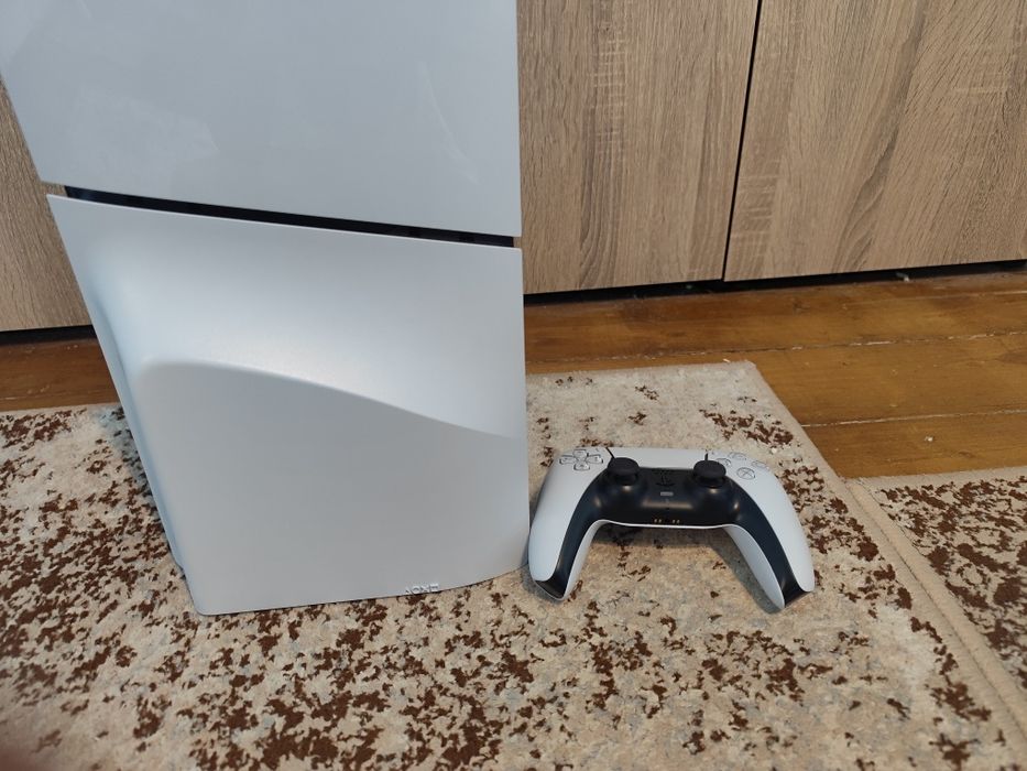 PlayStation 5 Slim Standard cu garanție