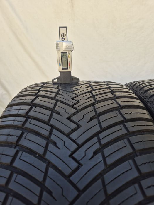 4бр 255 35 19 Pirelli всесезонни 22г