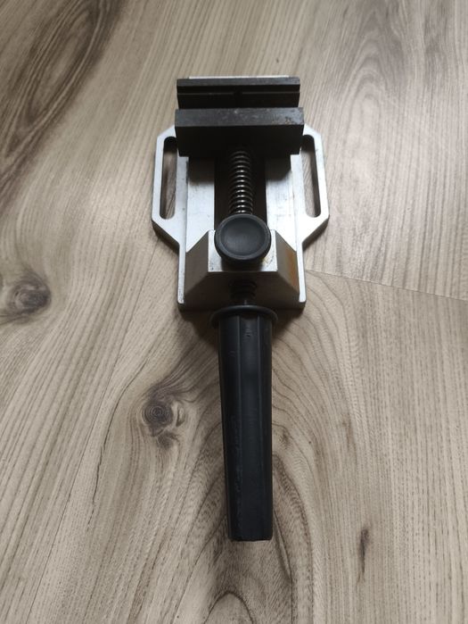 Стоманено менгема за настолна бормашина