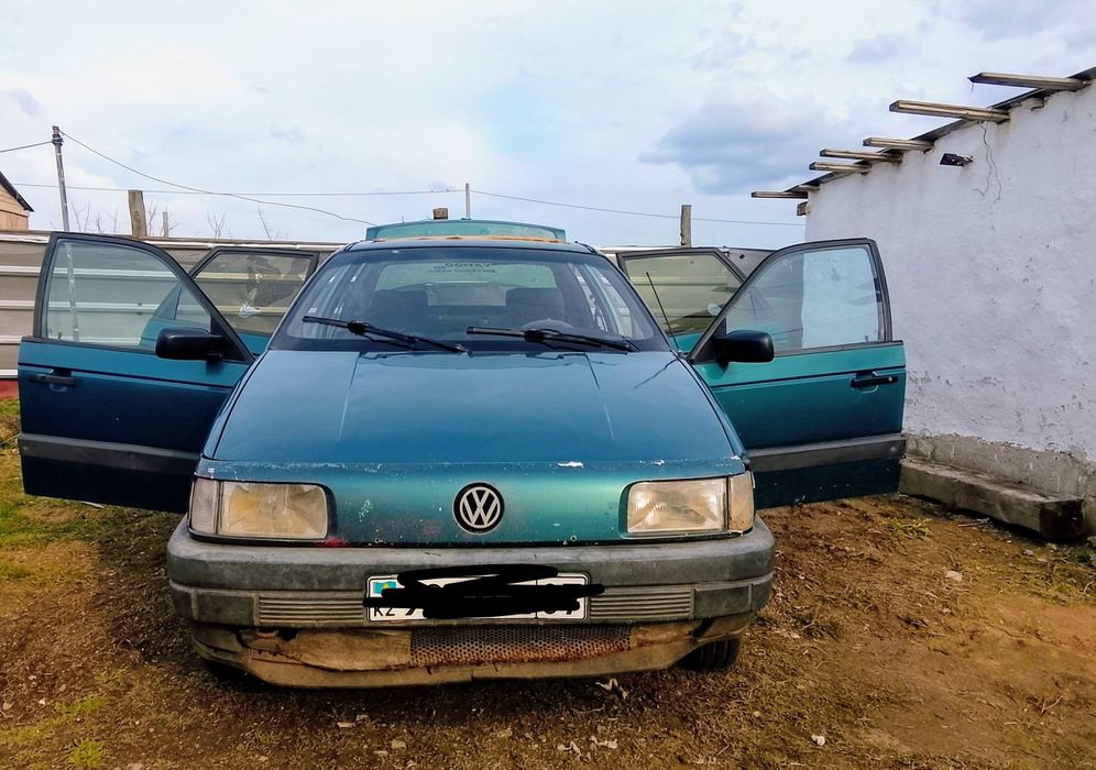 Пассат б3 седан.