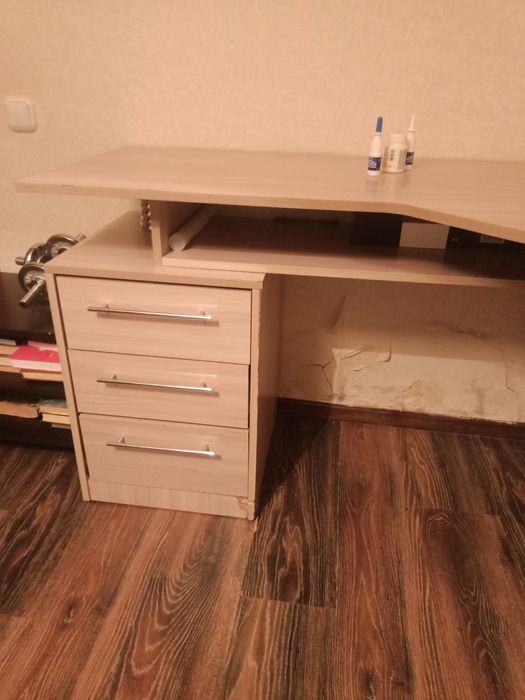 Продам стол  б/у