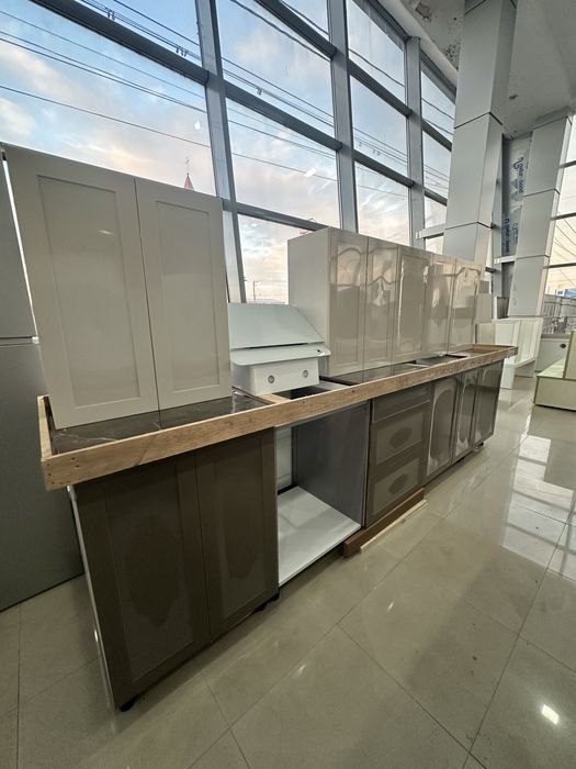 Bucatarii pe dimensiunea clientului diferite modele