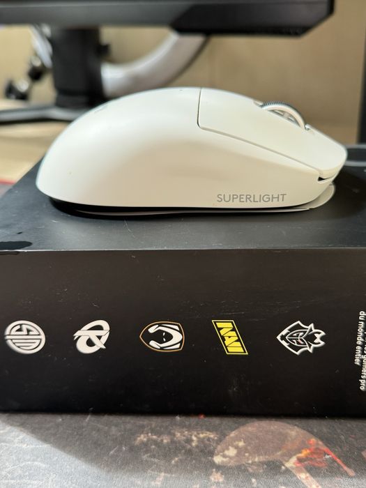 Продам игровую мышку Logitech Pro X Superlight 2
