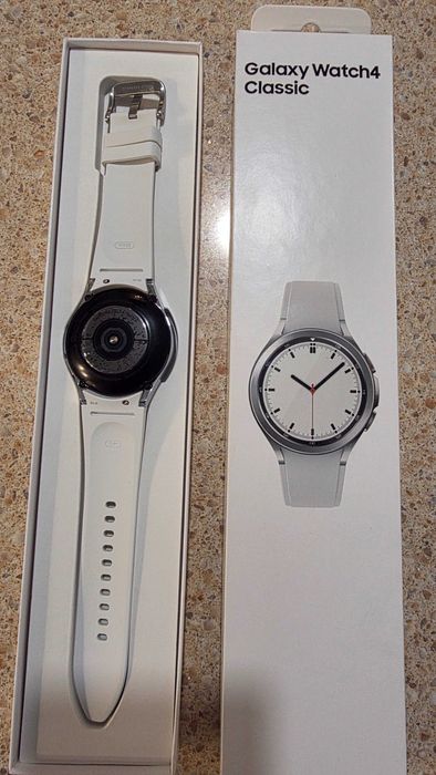 Samsung Galaxy Watch4 Classic 42mm LTE / BT / WiFi / eSIM  Silver Full