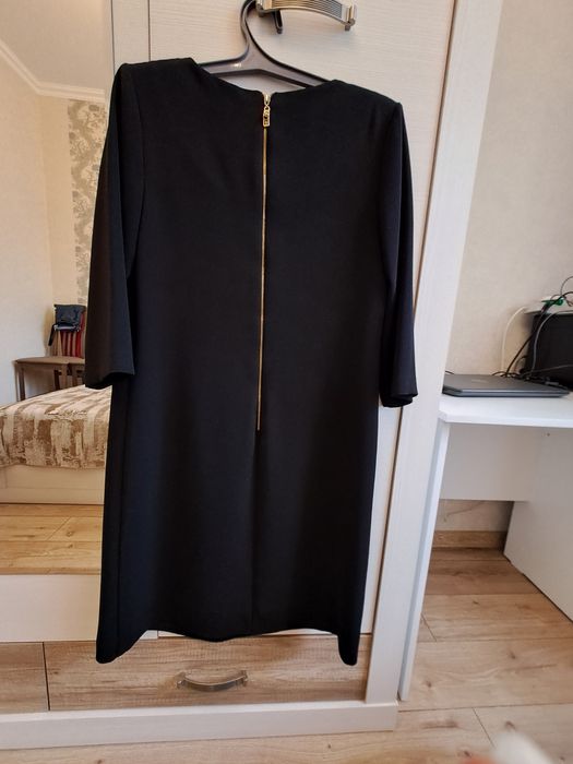 Платье черное, стильное