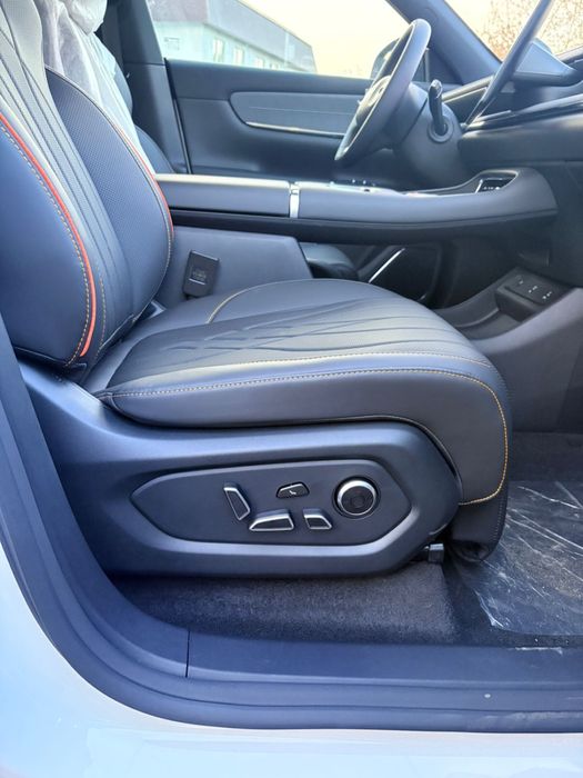 машина Changan Q07