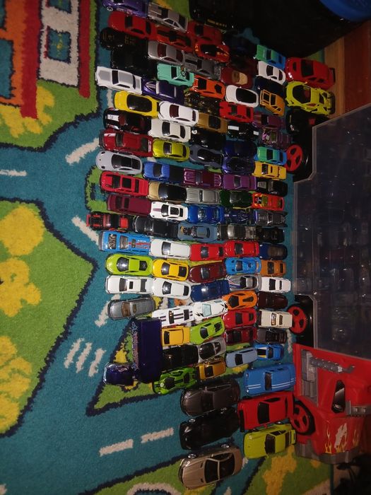 Mașinuțe metalice hotweels și matchbox