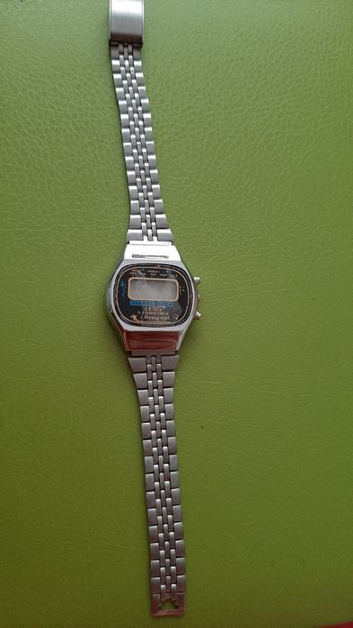 Нов ретро кварцов дамски часовник Levis