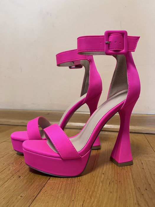 Сандали на висок ток - 37 номер, НОВИ