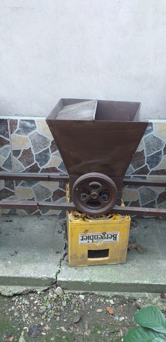 Vând tocător fructe electric