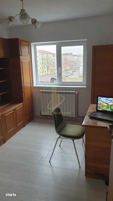 Apartament de 3 camere, decomandat, 68 mp., zona Han