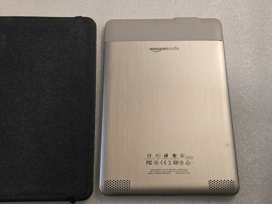 Ebook reader Amazon Kindle 2 D00701 - 6" E-Ink - 2GB - Tastatură QWERTY - Micro-USB