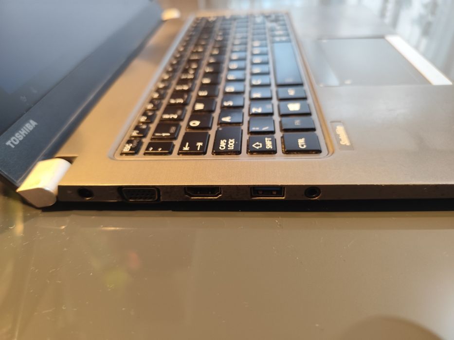 Laptop Toshiba Satellite  Z30-B-100 (Core i5, 8GB RAM, SSD) - Ultra ușor + Încărcător