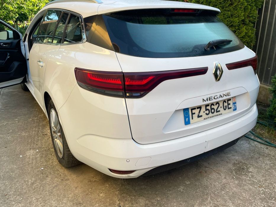 Renault megane 4 break 2021 ușor avariata 1,5 dci