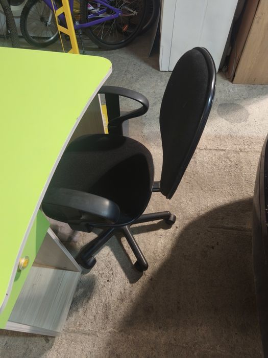 Компютърно бюро със стол