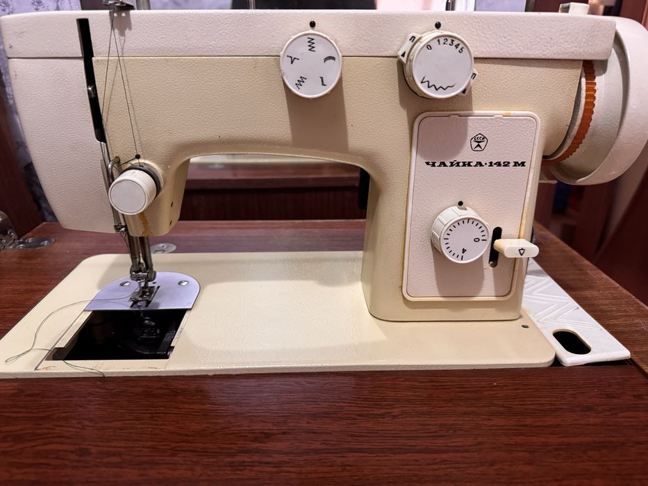 Швейная машинка Чайка
