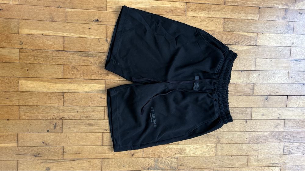 Essentials къси панталони