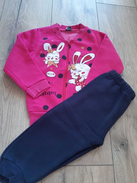 Продавам детски якета и спортен екип  запазени!Цената е за всичките