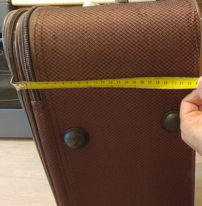 Продаю дорожный чемодан б/у