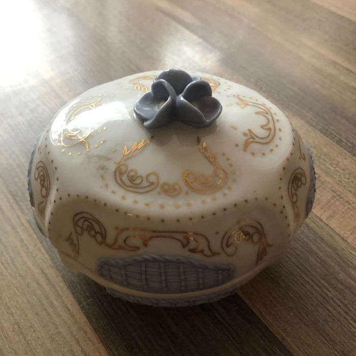 Bomboniera din portelan fin