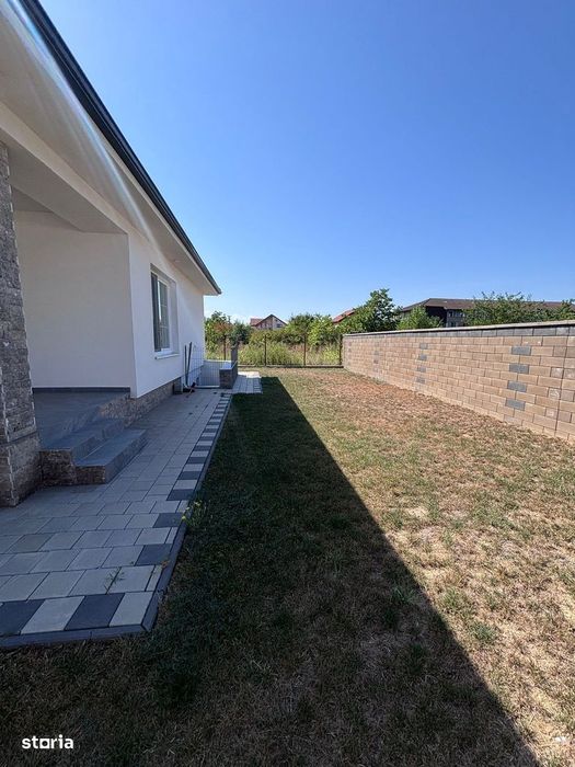 Casă de închiriat