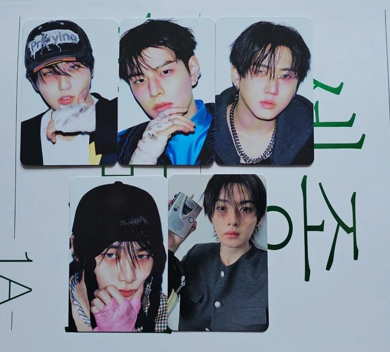 Stray Kids Karma album - Lee Know official photocard