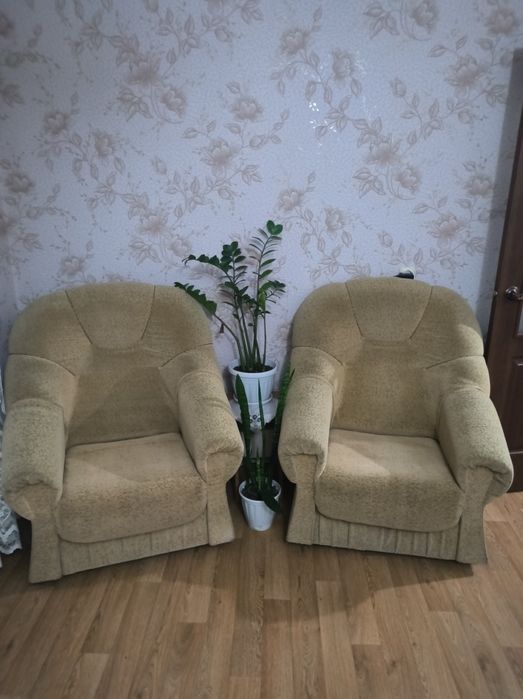 Продаются два кресла.