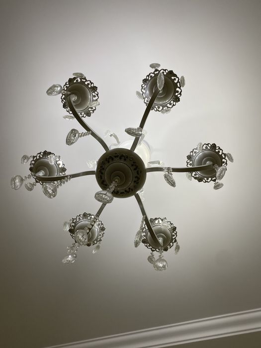 Продается Люстра.