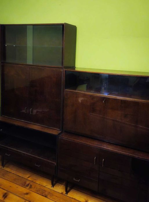 Масивна ретро секция на МОДУЛИ